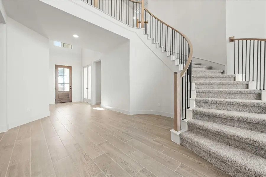 Spacious, unfurnished interior of a new home in ARTAVIA®, Conroe (Image 19).