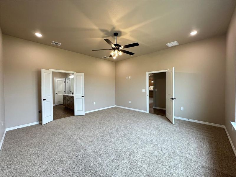 Spacious, unfurnished interior of a new home in , Lorena (Image 28).