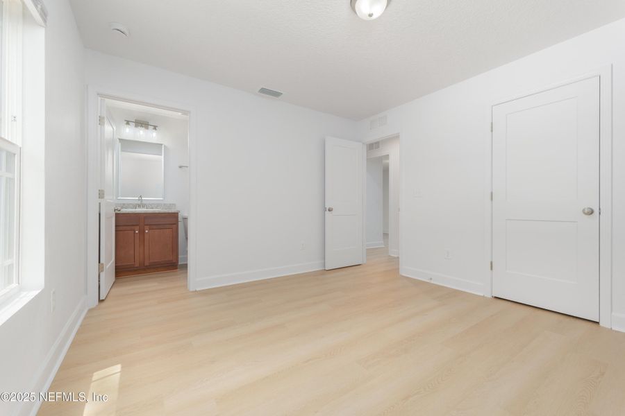Spacious, unfurnished interior of a new home in , Keystone Heights (Image 7).