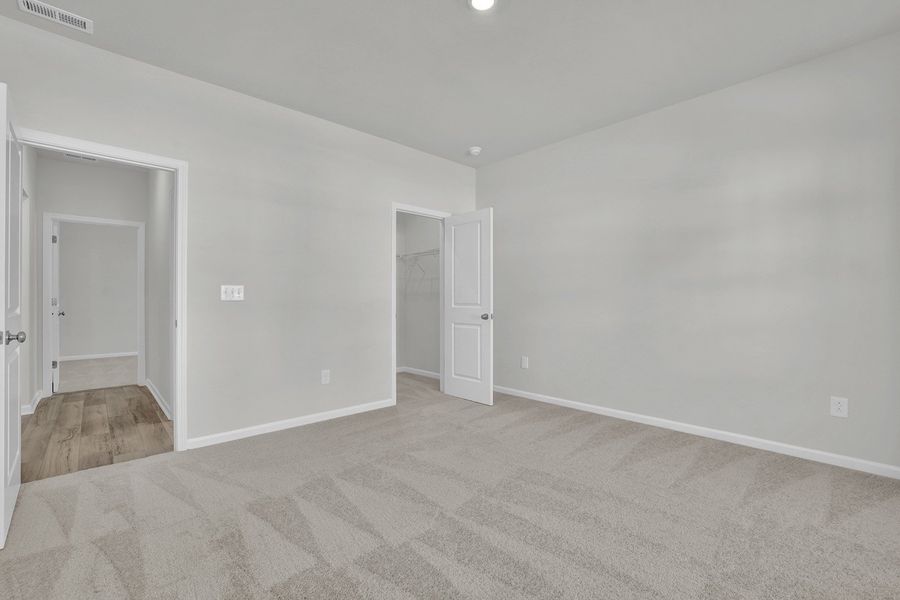 Spacious, unfurnished interior of a new home in River Tide Farms, Bolivia (Image 20).