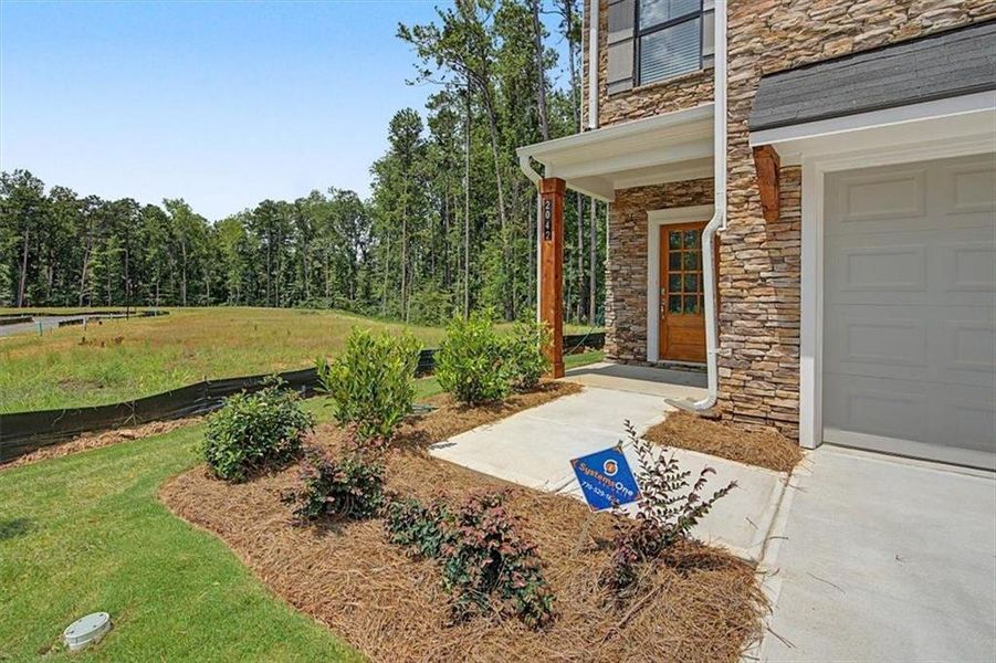 Exterior details and patio area of a home in Sawmill Creek, Mableton (Image 4).