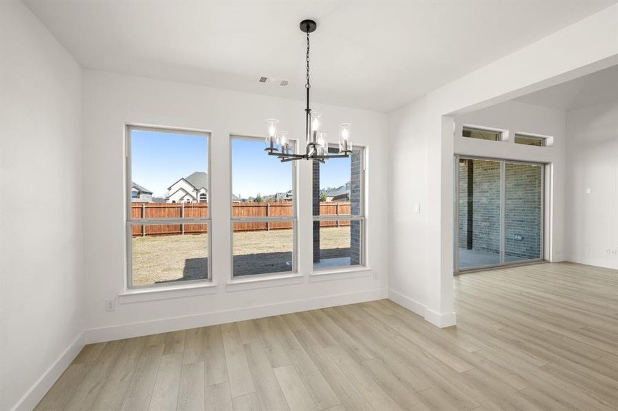 Spacious, unfurnished interior of a new home in High Country, Burleson (Image 21).