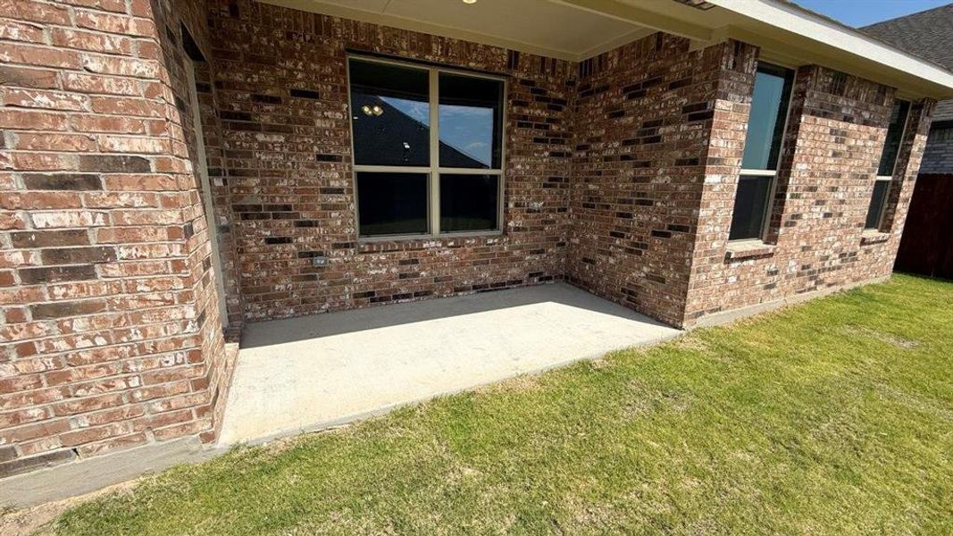 D.R. Horton's  Tupelo Floorplan - All Home and community information, including pricing, included features, terms, availability and amenities, are subject to change at any time without notice or obligation. All Drawings, pictures, photographs, video, square footages, floor plans, elevations, features, colors and sizes are approximate for illustration purposes only and will vary from the homes as built.