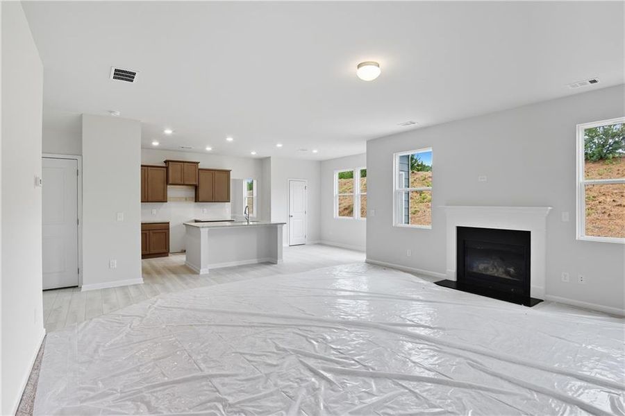 Spacious, unfurnished interior of a new home in Creekside Landing, Dallas (Image 19).