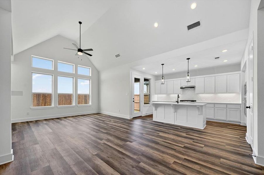 Spacious, unfurnished interior of a new home in Heritage Ranch, Sherman (Image 13).