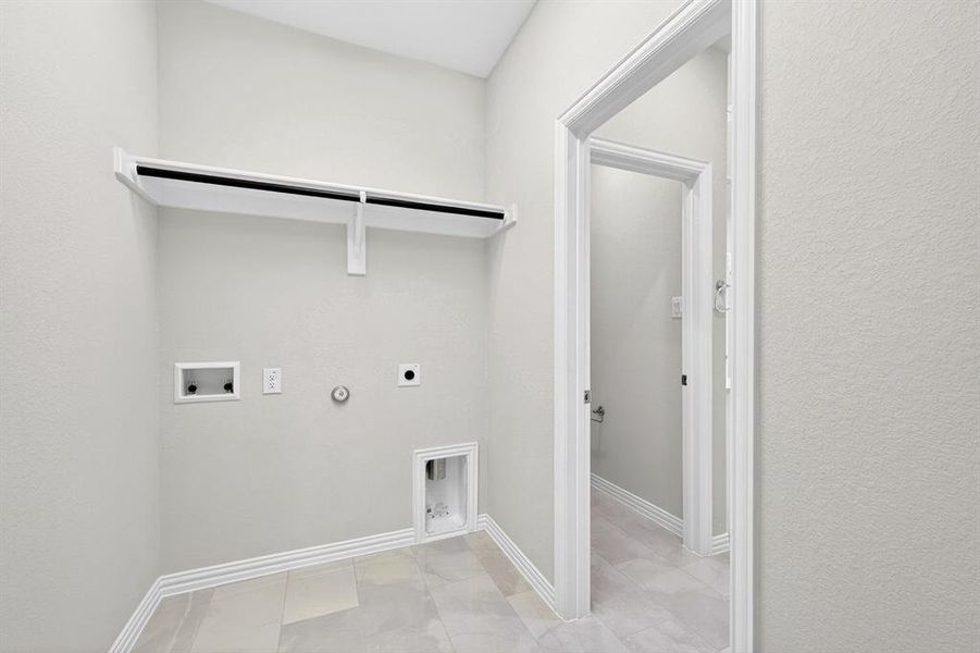 Spacious, unfurnished interior of a new home in Lily Creek at Sutton Fields, Aubrey (Image 23). Spacious, unfurnished interior of a new home in Lily Creek at Sutton Fields, Aubrey (Image 23).