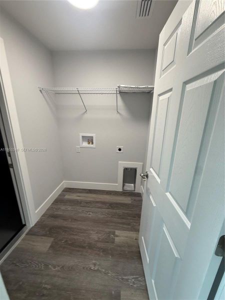 Spacious, unfurnished interior of a new home in , Dunnellon (Image 21).