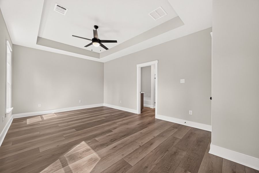 Spacious, unfurnished interior of a new home in Two Step Farm, Montgomery (Image 20).