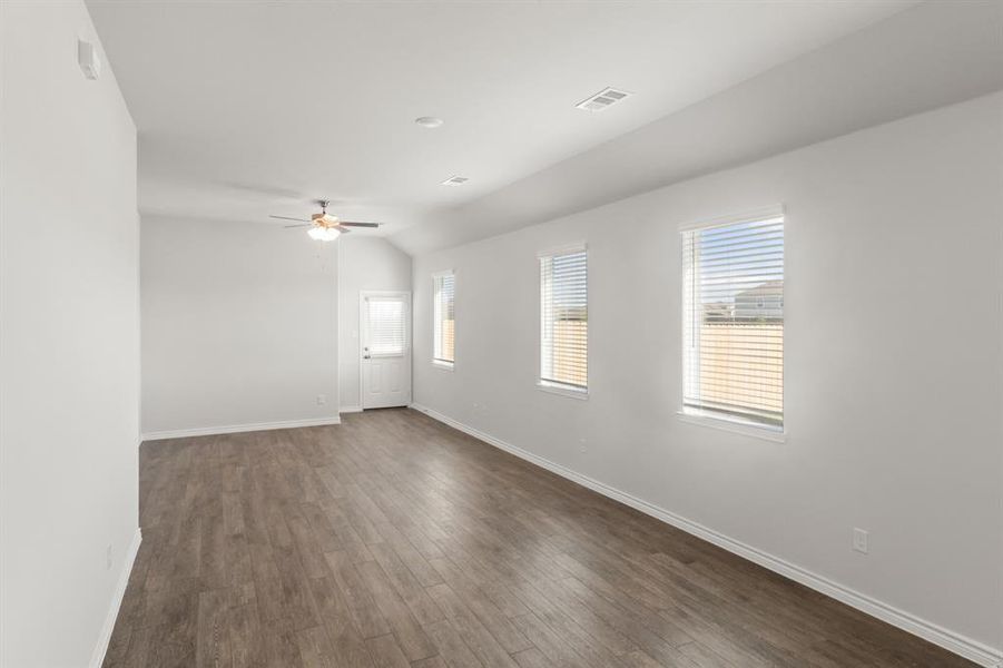 Spacious, unfurnished interior of a new home in Retreat at Fossil Creek, Fort Worth (Image 10). Spacious, unfurnished interior of a new home in Retreat at Fossil Creek, Fort Worth (Image 10).
