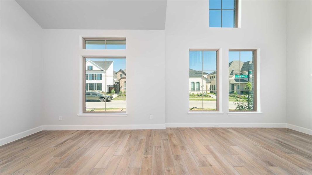 Spacious, unfurnished interior of a new home in The Parks At Wilson Creek 40', Celina (Image 20).