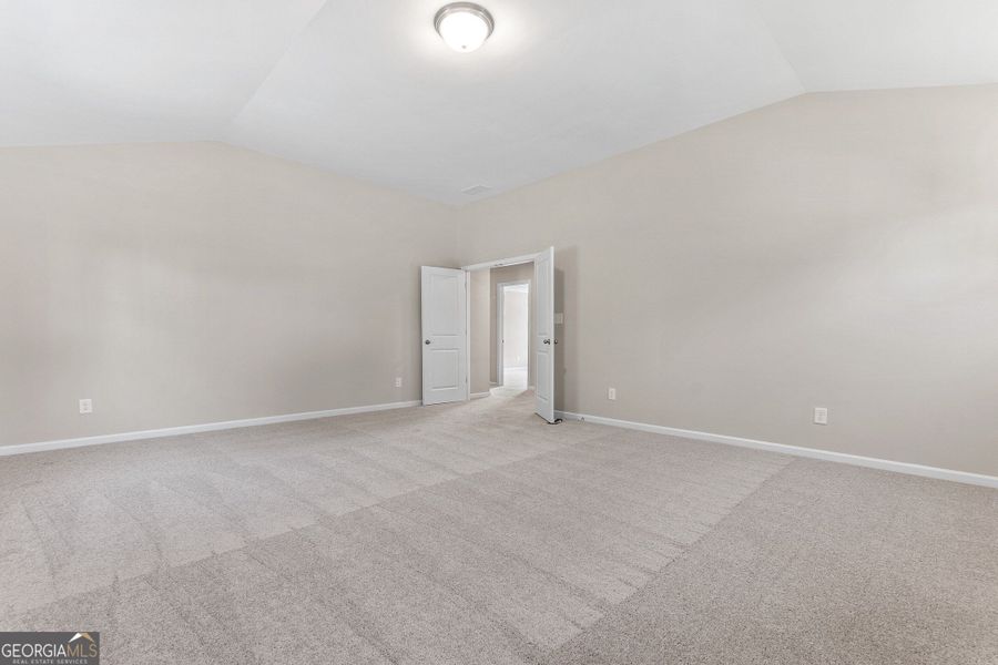 Spacious, unfurnished interior of a new home in Juliette Crossing, Forsyth (Image 48).