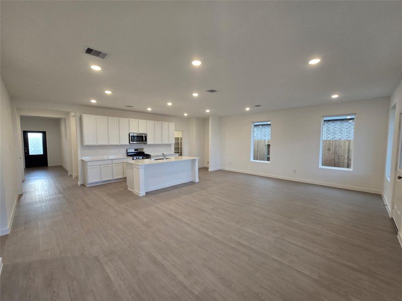 *Not actual home, picture representative of same floorplan*