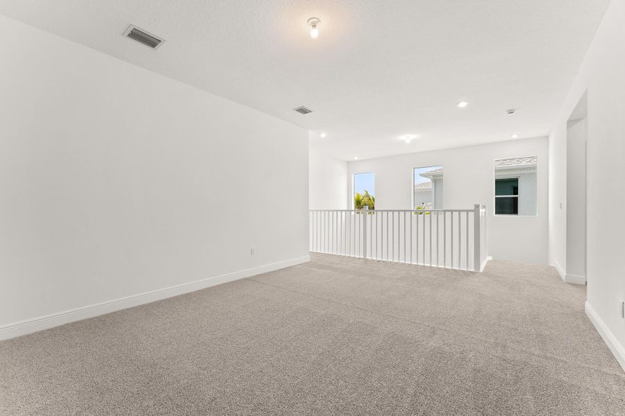 Spacious, unfurnished interior of a new home in Avila, Jensen Beach (Image 13).