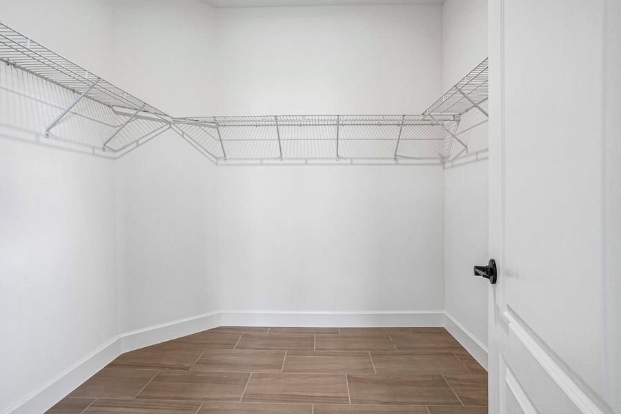 Spacious, unfurnished interior of a new home in Oasis Reserve, Orlando (Image 16).