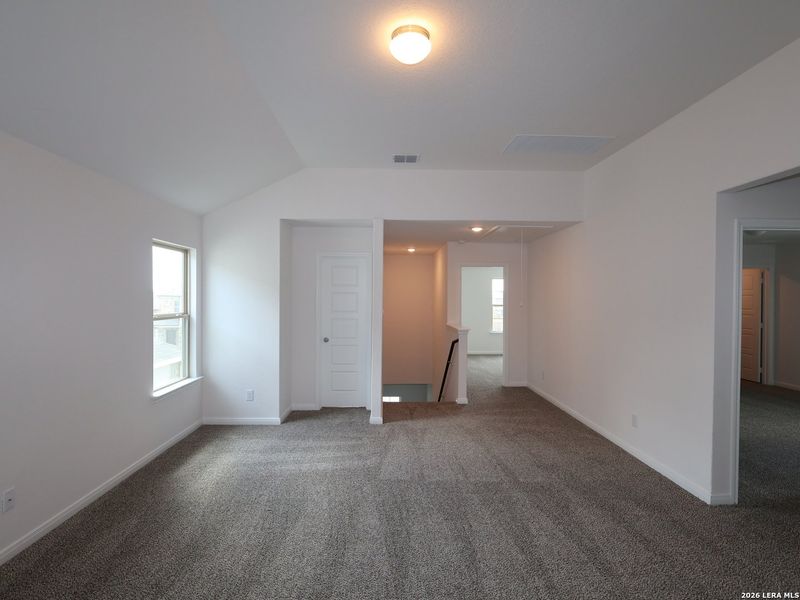 Spacious, unfurnished interior of a new home in Park Place, New Braunfels (Image 24).