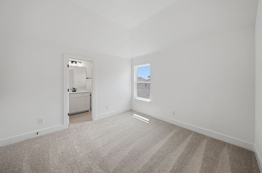 Spacious, unfurnished interior of a new home in Tavolo Park, Fort Worth (Image 35).