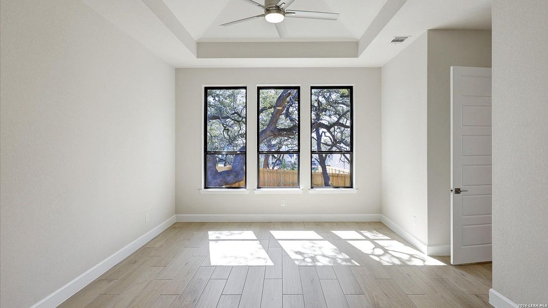 Spacious, unfurnished interior of a new home in The Ranches at Creekside, Boerne (Image 27).