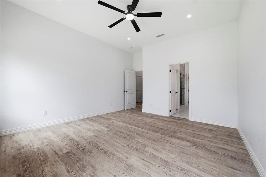 Spacious, unfurnished interior of a new home in , Corsicana (Image 23).