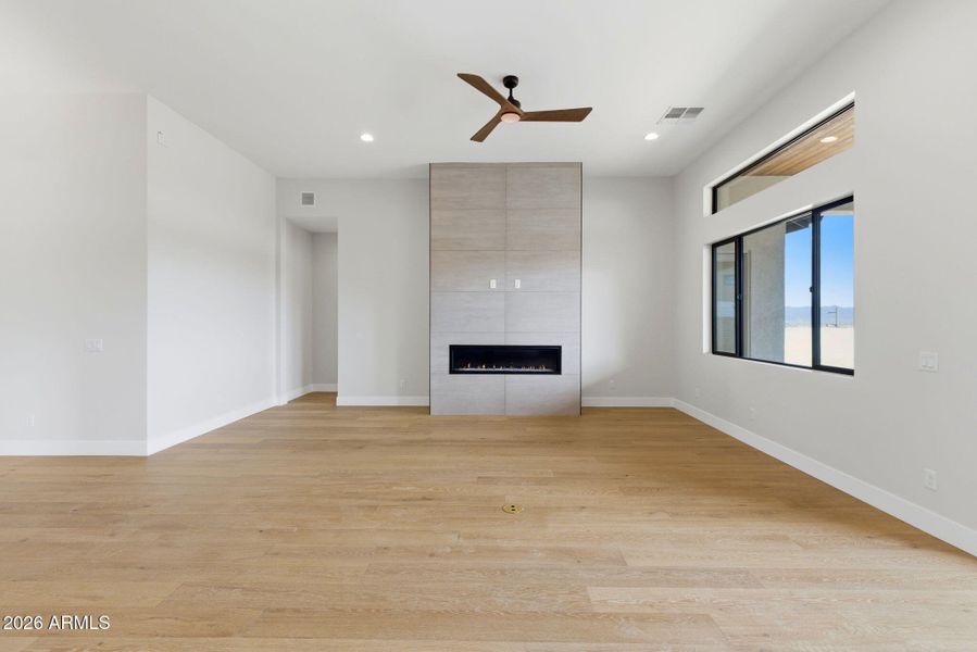 11-Living Room (2) 11-Living Room (2)