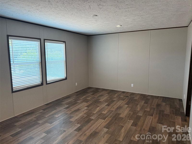 Spacious, unfurnished interior of a new home in , Shelby (Image 9).
