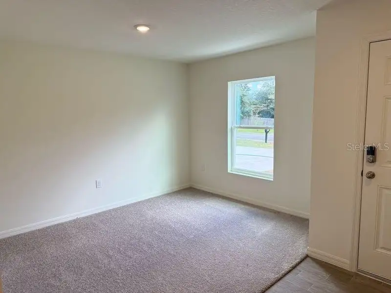 Spacious, unfurnished interior of a new home in Citrus Springs, Citrus Springs (Image 13).