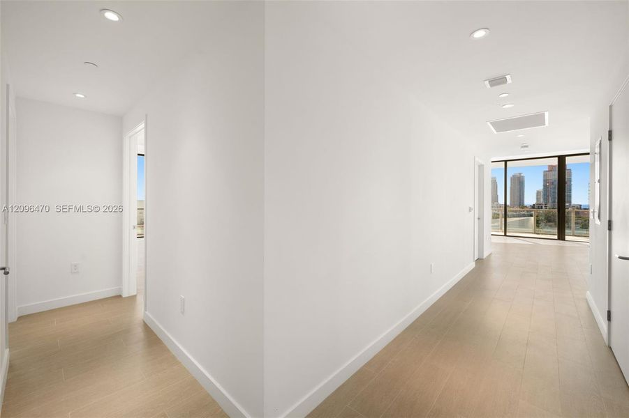 Spacious, unfurnished interior of a new home in , Miami Beach (Image 21).