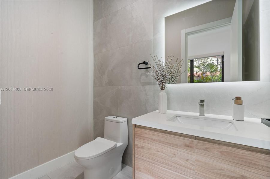 Furnished interior view inside a new home in , Fort Lauderdale (Image 6).