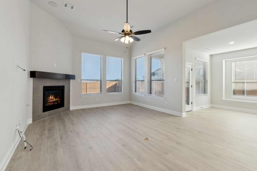 Spacious, unfurnished interior of a new home in Las Lomas, Forney (Image 12). Spacious, unfurnished interior of a new home in Las Lomas, Forney (Image 12).