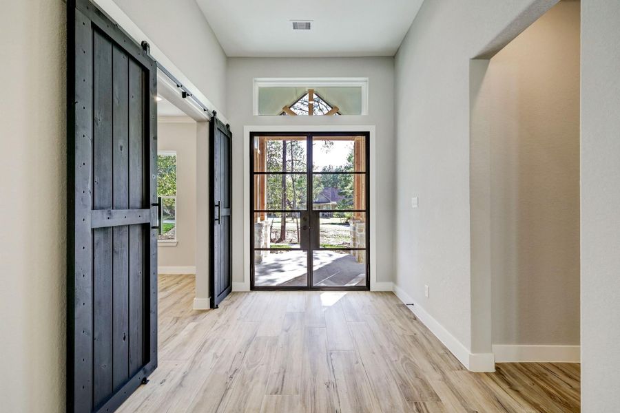 THE PICTURE SHOWN IS NOT THE ACTUAL HOME. TRINITY SIGNATUE HOMES IS BUILDING A SIMILAR FLOOR PLAN. THE PICTURE SHOWN IS NOT THE ACTUAL HOME. TRINITY SIGNATUE HOMES IS BUILDING A SIMILAR FLOOR PLAN.