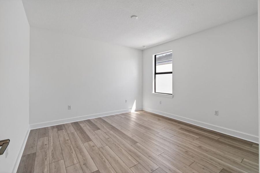 Spacious, unfurnished interior of a new home in Hendrix Reserve, Lake Worth (Image 26).