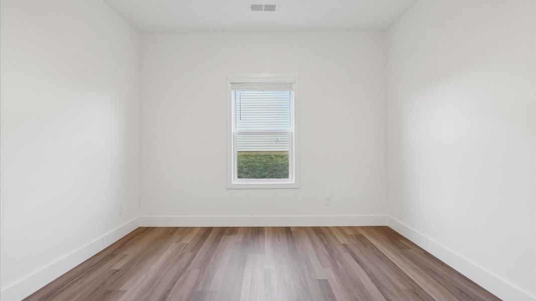 Spacious, unfurnished interior of a new home in Millstone Village, Morristown (Image 16).