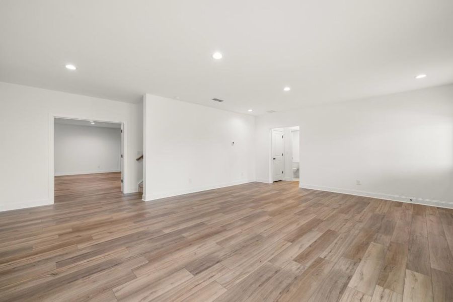 Spacious, unfurnished interior of a new home in East Harbor II at Chestatee, Dawsonville (Image 33).