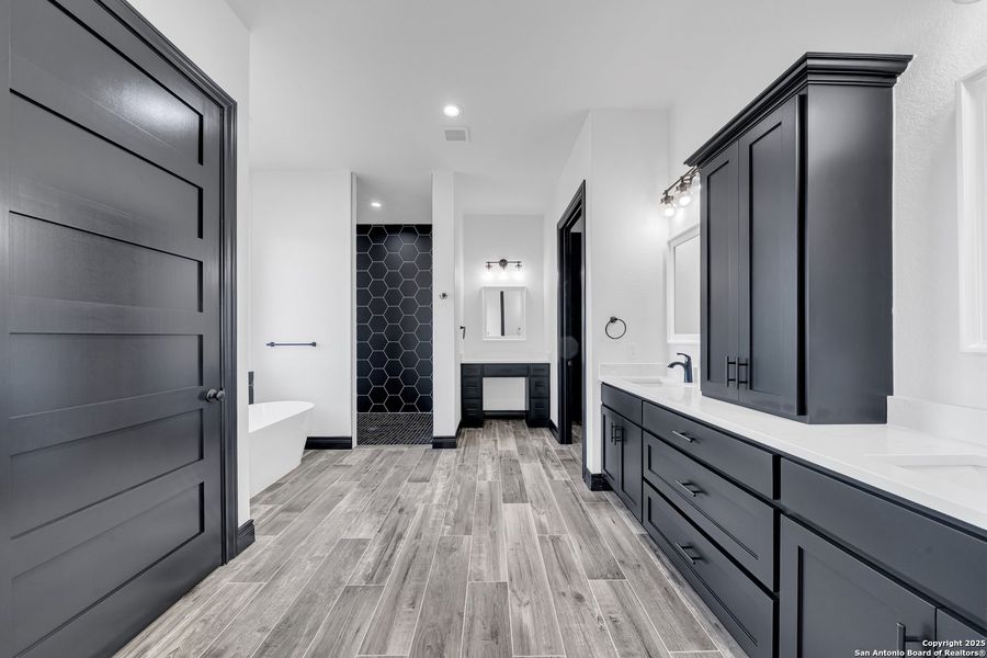 Furnished interior view inside a new home in , La Vernia (Image 8).