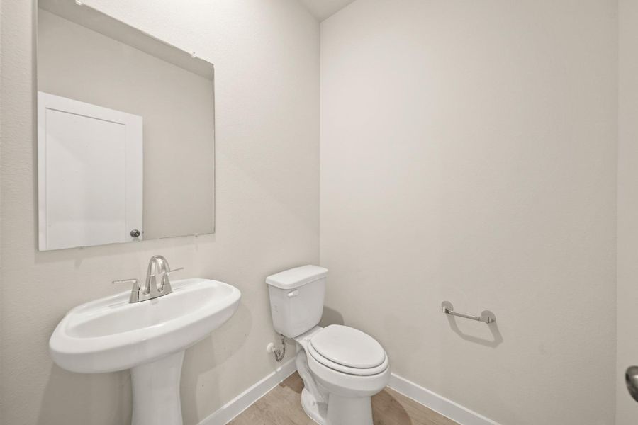 Furnished interior view inside a new home in Lago Mar, Texas City (Image 11).