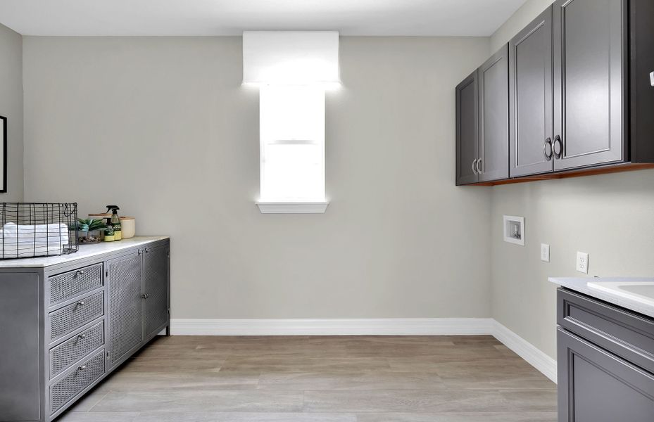 Representative furnished interior of a home built from the Stardom by Del Webb in Del Webb Saint Johns, St. Johns (Image 26).