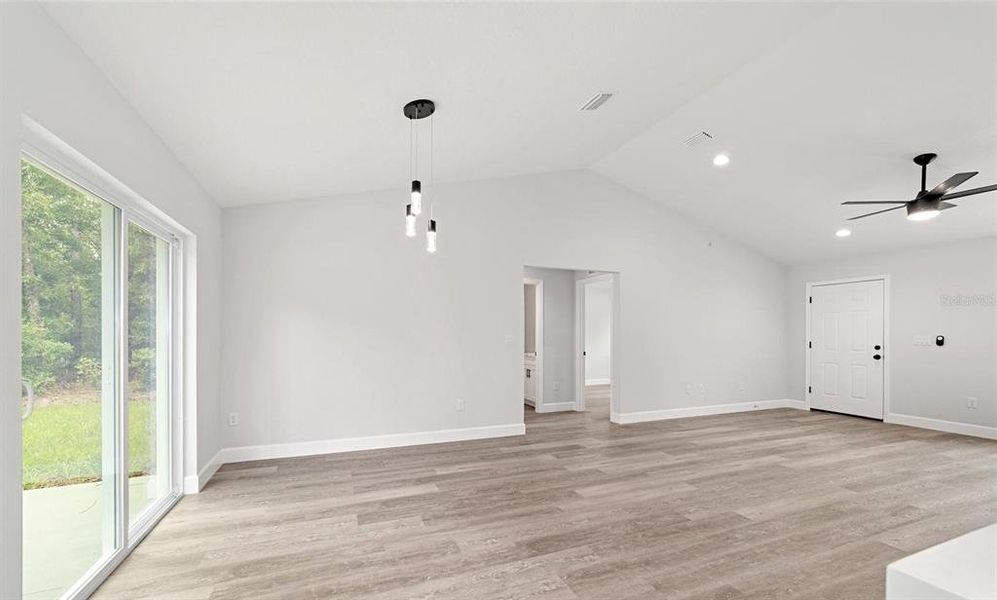Spacious, unfurnished interior of a new home in , Ocala (Image 25).