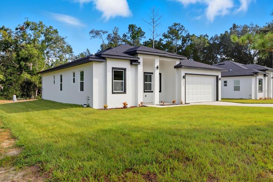 Exterior details and patio area of a home in , Dunnellon (Image 16). Exterior details and patio area of a home in , Dunnellon (Image 16).
