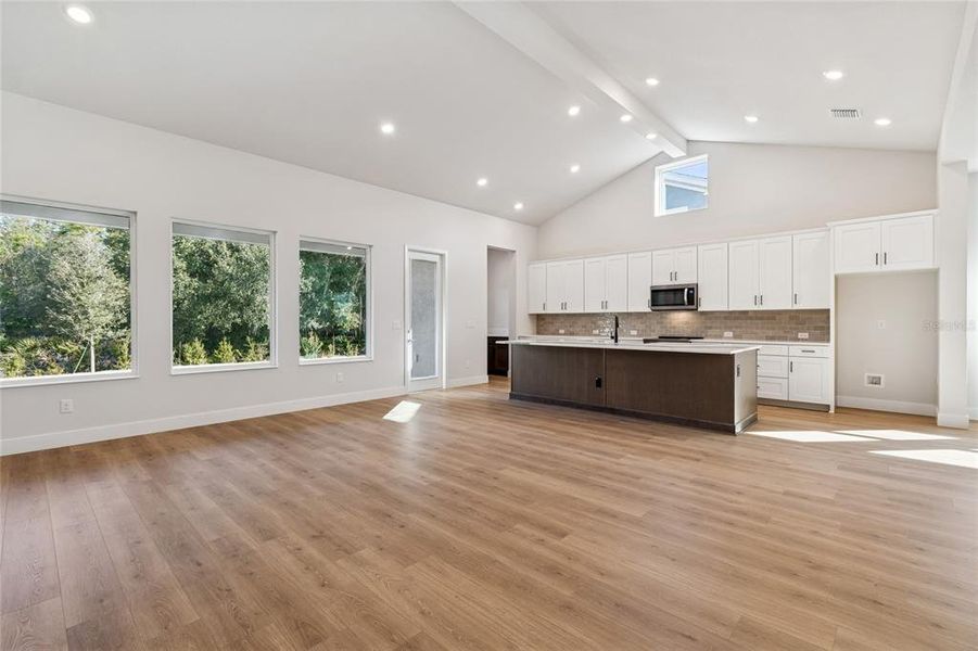 Spacious, unfurnished interior of a new home in Chapel Crossings, Wesley Chapel (Image 25).