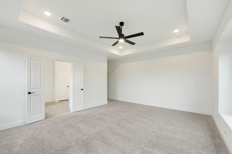 Spacious, unfurnished interior of a new home in East Oak Creek, Commerce (Image 27).