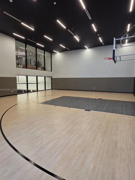 Community amenities in , Miami (Image 53).