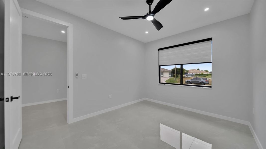 Spacious, unfurnished interior of a new home in , Cape Coral (Image 23).