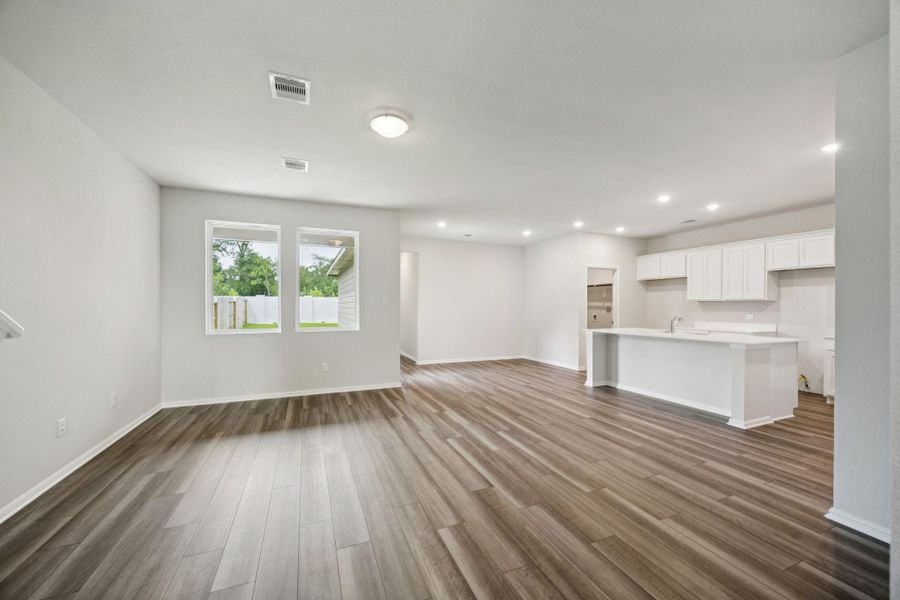 Spacious, unfurnished interior of a new home in Saint Tropez, Huffman (Image 10).