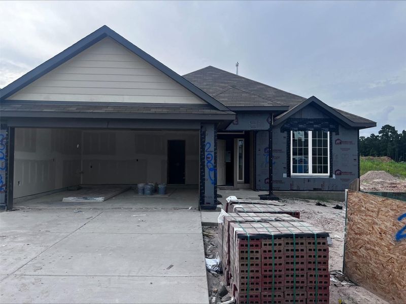 Front exterior of a new home in Sterling Ridge, Huntsville, TX, highlighting curb appeal (Image 1). Front exterior of a new home in Sterling Ridge, Huntsville, TX, highlighting curb appeal (Image 1).