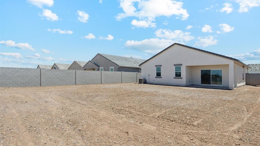 Representative exterior details of a home built from the Camden by D.R. Horton in Sorrento, Maricopa (Image 23).