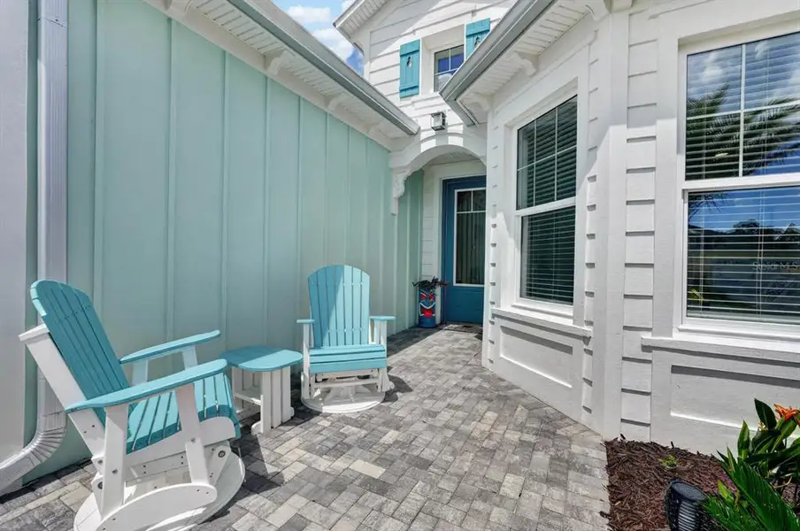 Exterior details and patio area of a home in , Daytona Beach (Image 4).