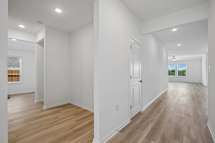 Spacious, unfurnished interior of a new home in Lisso, Pflugerville (Image 21).
