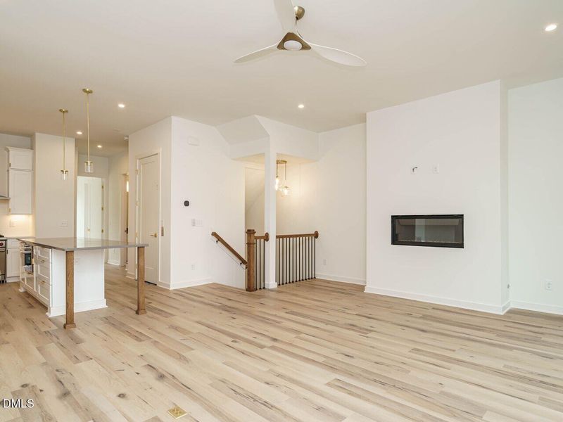 017-1280x960-living-room