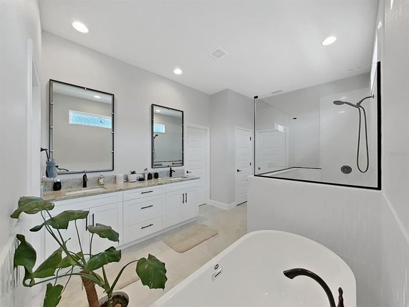 Furnished interior view inside a new home in , Lakeland (Image 14).