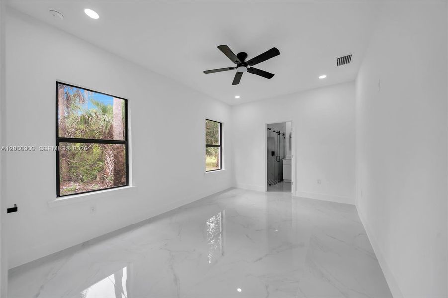 Spacious, unfurnished interior of a new home in , Lehigh Acres (Image 21).