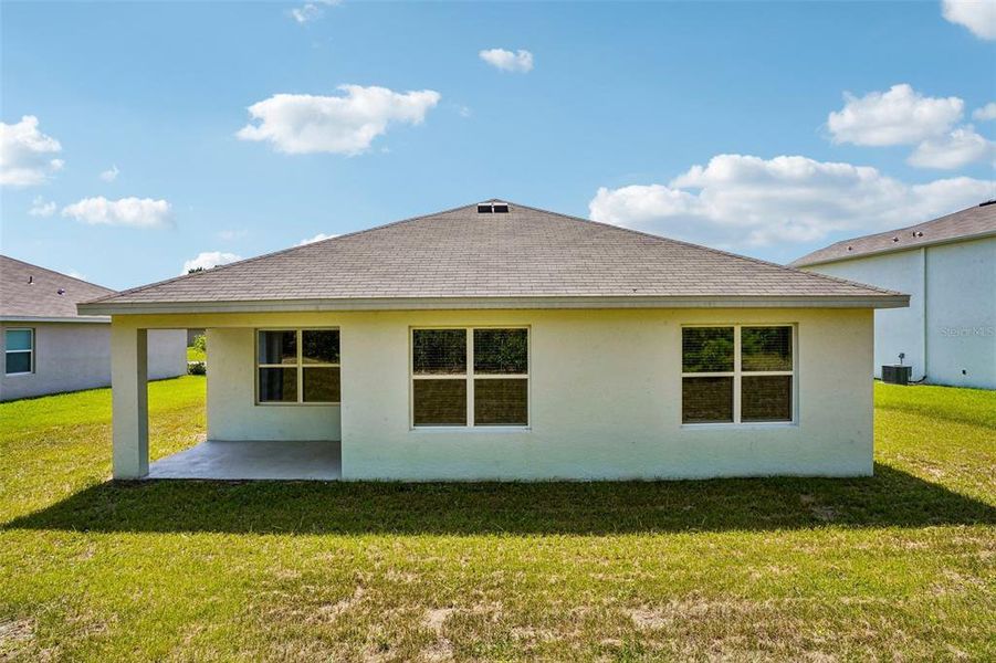 Exterior details and patio area of a home in Lake Diamond, Ocala (Image 28).